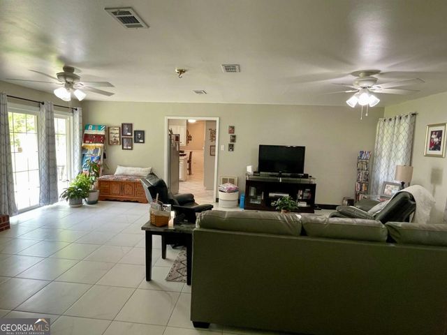 803 E Barnard Street, Glennville, GA 30427