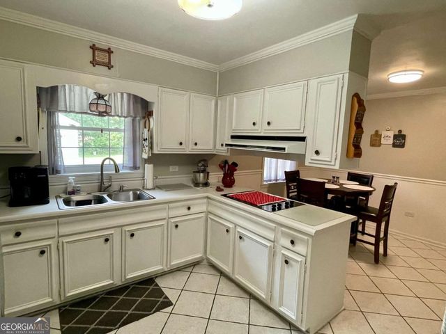 803 E Barnard Street, Glennville, GA 30427