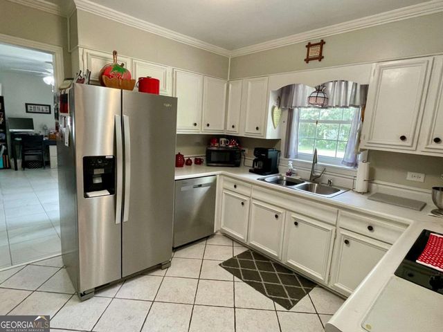 803 E Barnard Street, Glennville, GA 30427