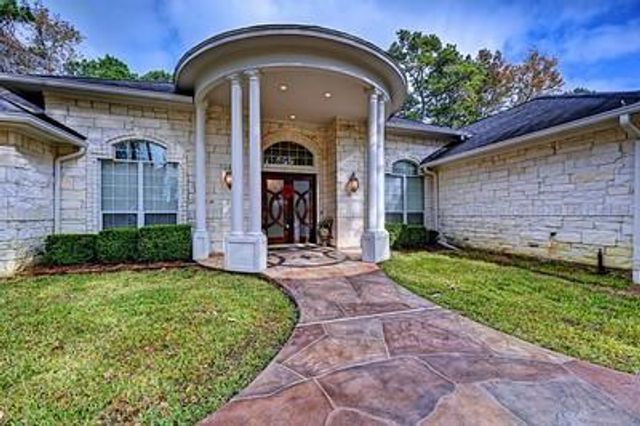 9526 Deer Path Lane, Magnolia, TX 77354