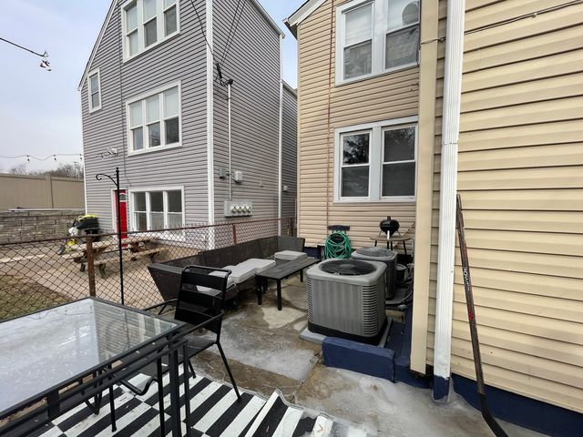 2017 W Norwood Street, Chicago, IL 60659