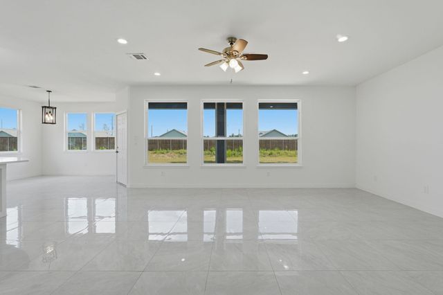 18611 Ratho Drive, Conroe, TX 77306