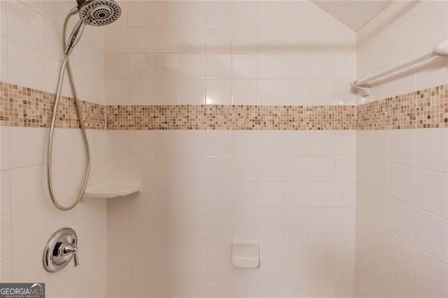420 Taberwood Way, Roswell, GA 30076