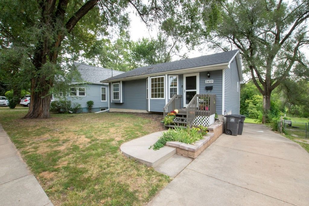 2455 SW 7th Street, Des Moines, IA 50315