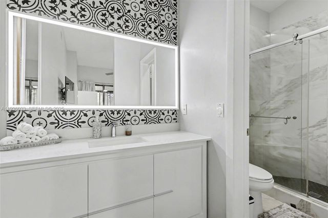 4534 S Carambola Cir S 27275, Coconut Creek, FL 33066