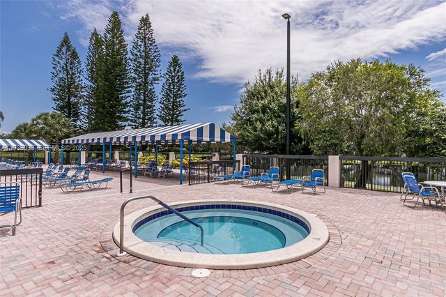 4534 S Carambola Cir S 27275, Coconut Creek, FL 33066