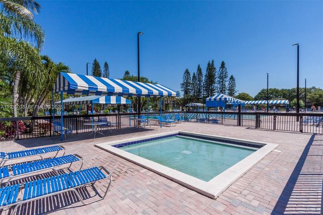 4534 S Carambola Cir S 27275, Coconut Creek, FL 33066