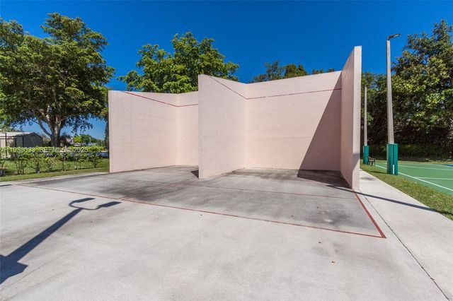 4534 S Carambola Cir S 27275, Coconut Creek, FL 33066