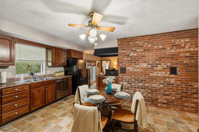 4 Pine Grove Lane, Huntington, WV 25704
