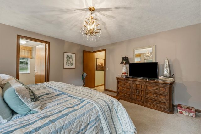 4 Pine Grove Lane, Huntington, WV 25704