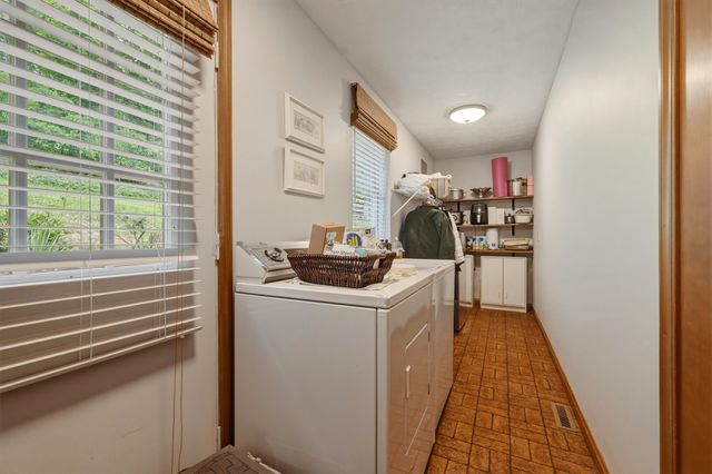 4 Pine Grove Lane, Huntington, WV 25704