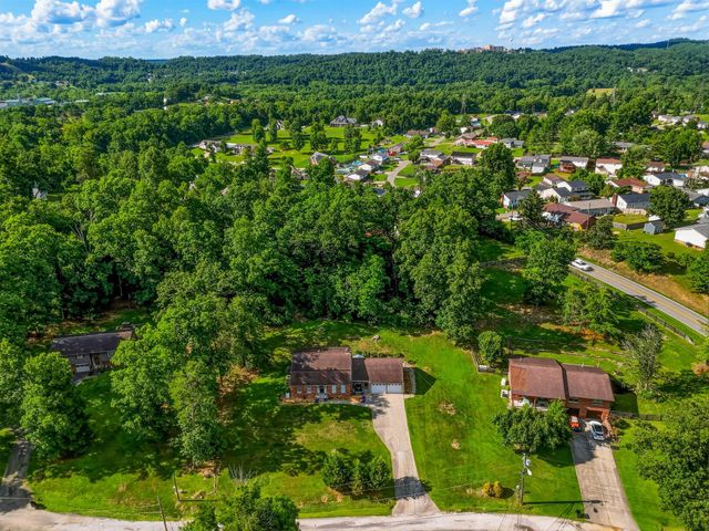 4 Pine Grove Lane, Huntington, WV 25704