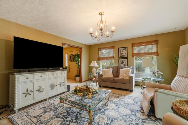 4 Pine Grove Lane, Huntington, WV 25704