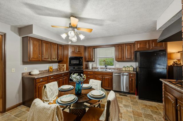 4 Pine Grove Lane, Huntington, WV 25704