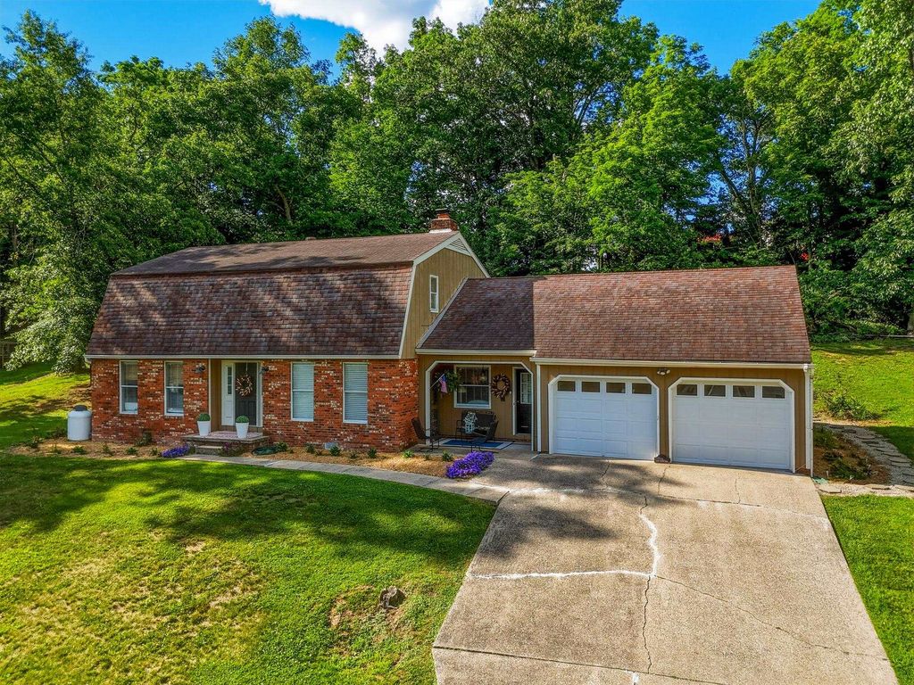 4 Pine Grove Lane, Huntington, WV 25704