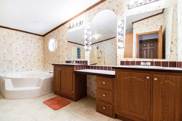 574 E 1100 N, Westville, IN 46391