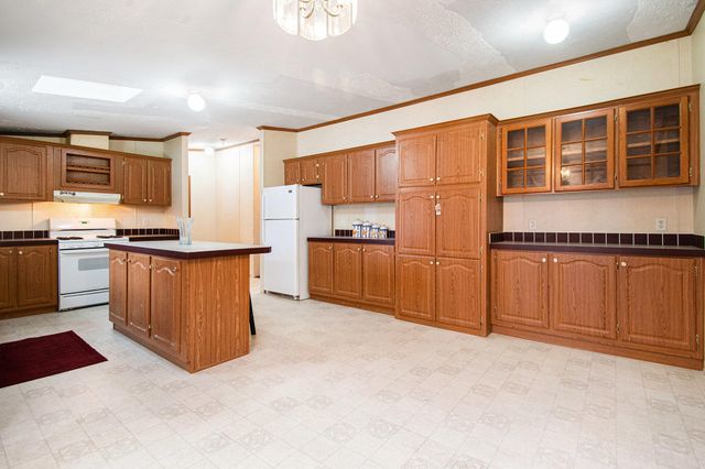 574 E 1100 N, Westville, IN 46391