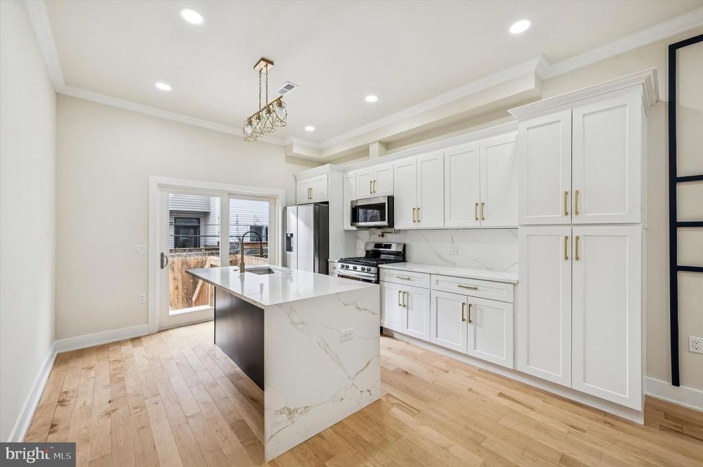 Image 14 of property listing at 604 MCKEAN ST, Philadelphia, PA 19148