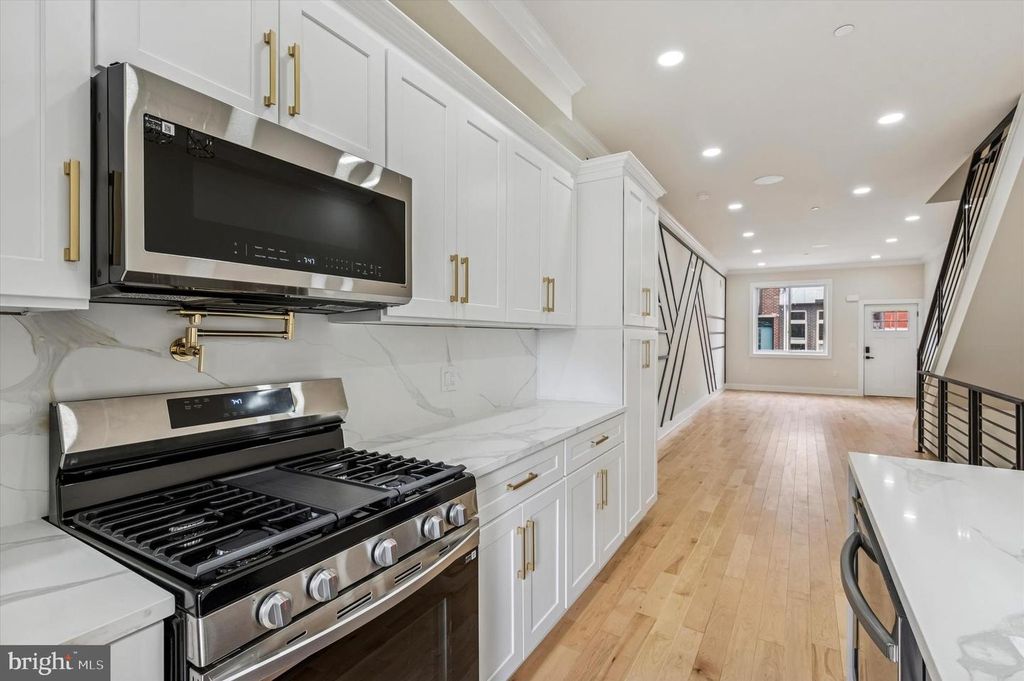 Image 17 of property listing at 604 MCKEAN ST, Philadelphia, PA 19148