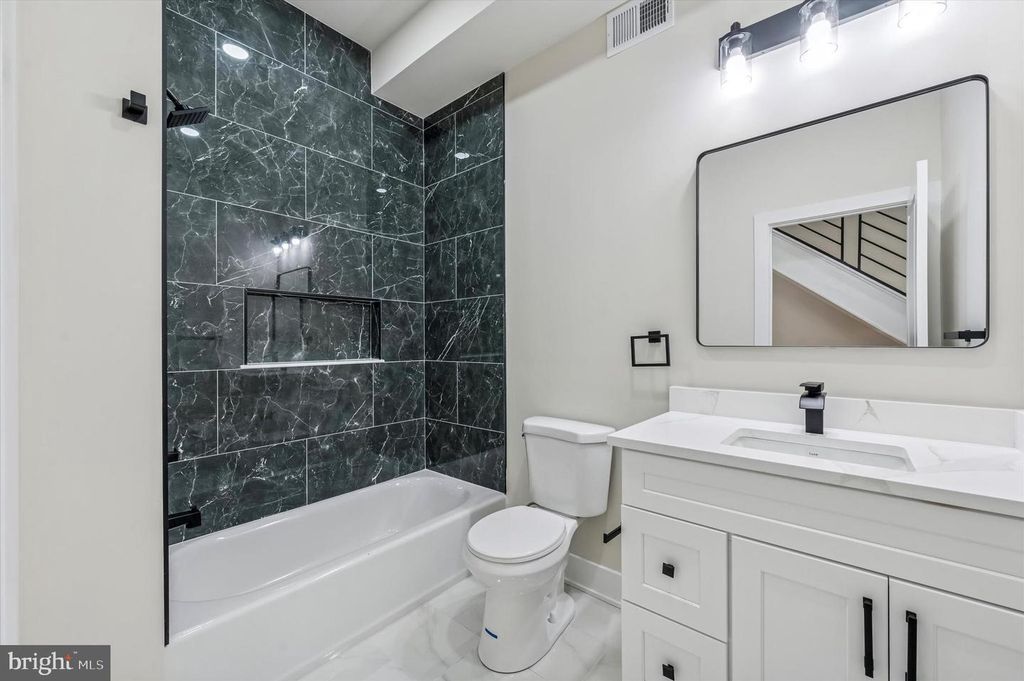 Image 21 of property listing at 604 MCKEAN ST, Philadelphia, PA 19148