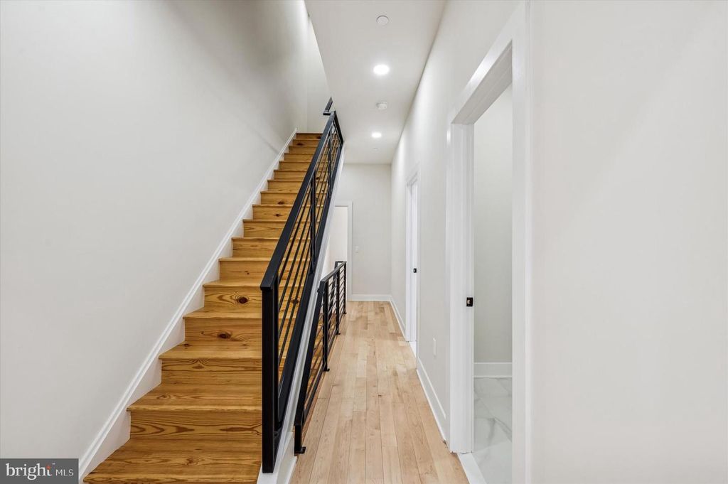 Image 23 of property listing at 604 MCKEAN ST, Philadelphia, PA 19148