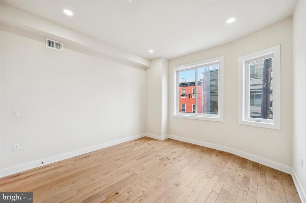 Image 24 of property listing at 604 MCKEAN ST, Philadelphia, PA 19148