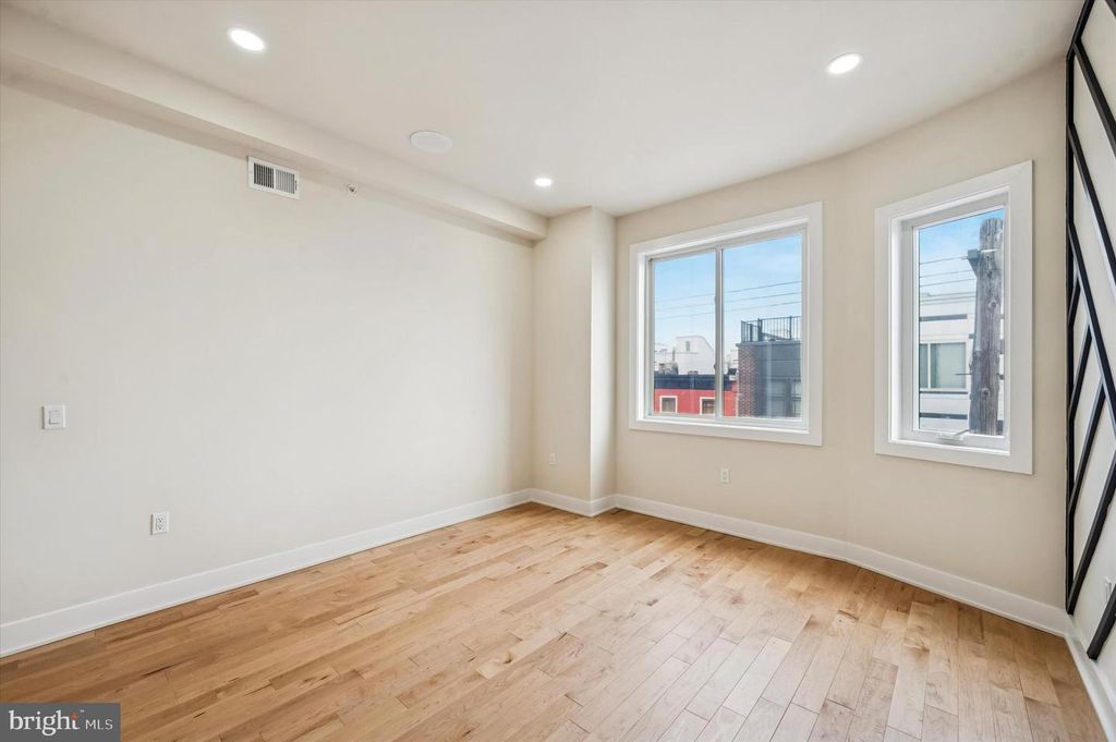 Image 25 of property listing at 604 MCKEAN ST, Philadelphia, PA 19148