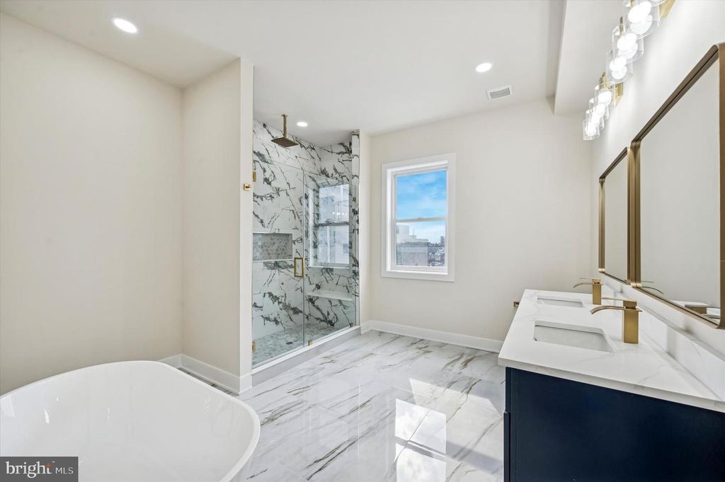 Image 27 of property listing at 604 MCKEAN ST, Philadelphia, PA 19148