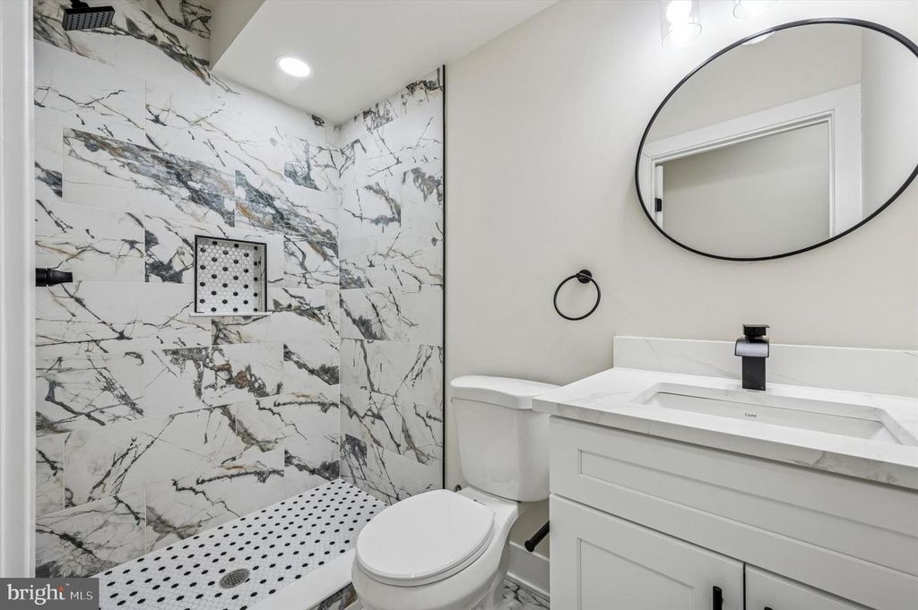 Image 32 of property listing at 604 MCKEAN ST, Philadelphia, PA 19148