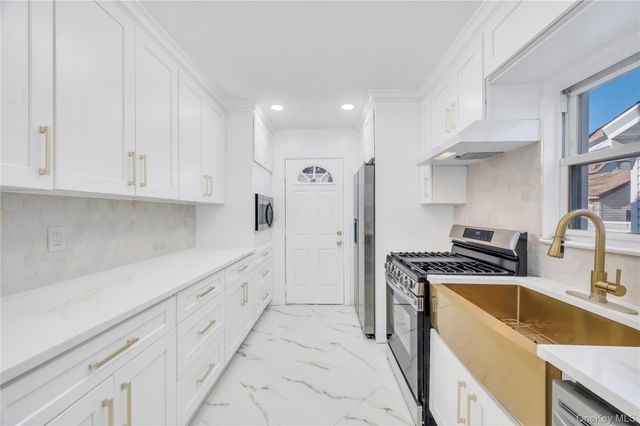 194-19 115th Road, Saint Albans, NY 11412