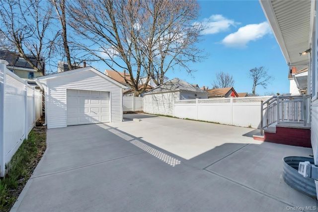 194-19 115th Road, Saint Albans, NY 11412