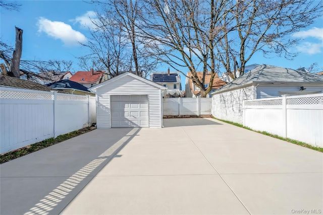 194-19 115th Road, Saint Albans, NY 11412