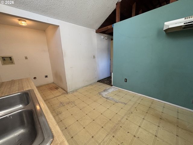 1860 W 12TH Ave, Eugene, OR 97402