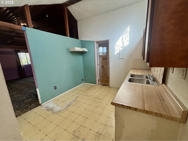 1860 W 12TH Ave, Eugene, OR 97402