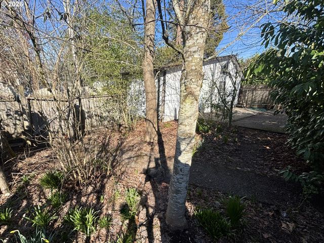 1860 W 12TH Ave, Eugene, OR 97402