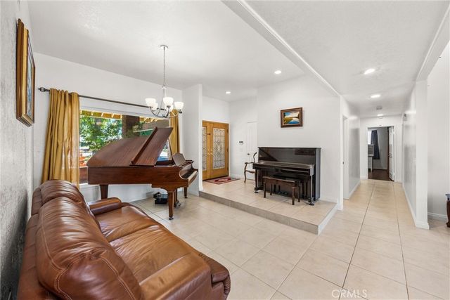 2314 N Euclid, Upland, CA 91784