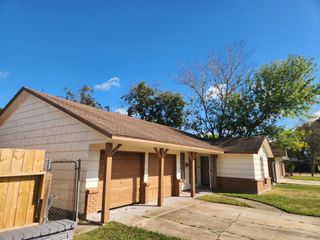 535 Edgebrook Drive, Houston, TX 77034