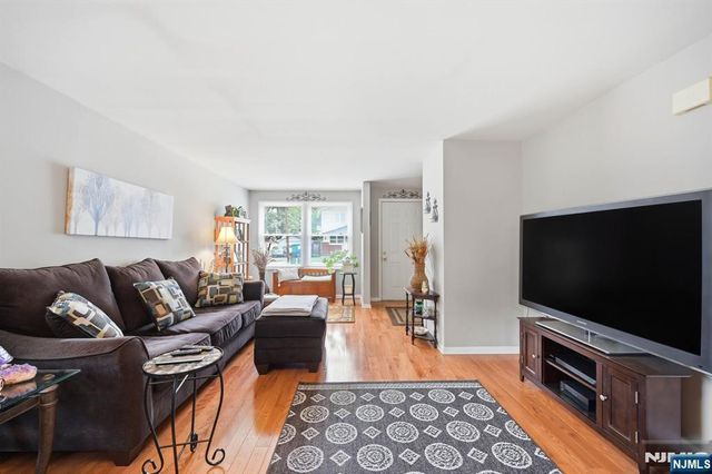 15 Orchard Street, Bloomingdale, NJ 07403