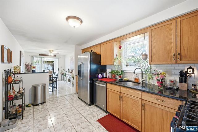 15 Orchard Street, Bloomingdale, NJ 07403