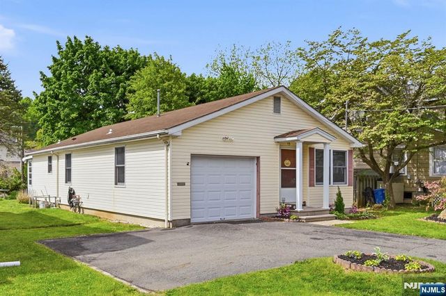 15 Orchard Street, Bloomingdale, NJ 07403