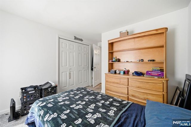 15 Orchard Street, Bloomingdale, NJ 07403