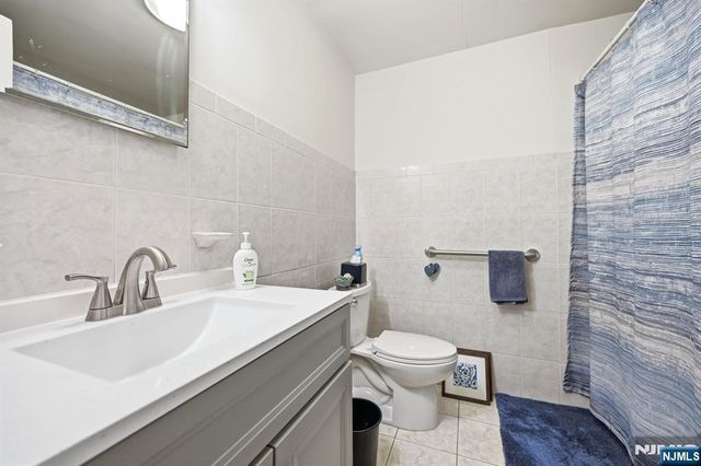 15 Orchard Street, Bloomingdale, NJ 07403