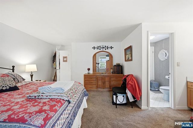 15 Orchard Street, Bloomingdale, NJ 07403