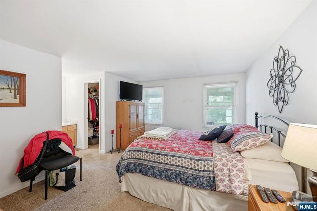 15 Orchard Street, Bloomingdale, NJ 07403