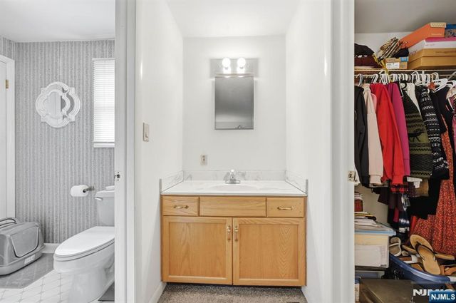 15 Orchard Street, Bloomingdale, NJ 07403