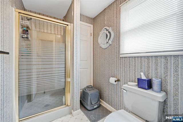 15 Orchard Street, Bloomingdale, NJ 07403
