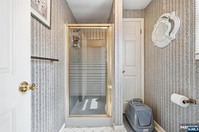15 Orchard Street, Bloomingdale, NJ 07403