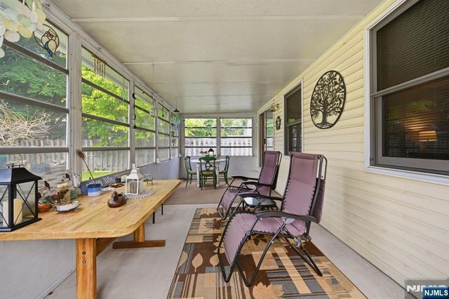 15 Orchard Street, Bloomingdale, NJ 07403