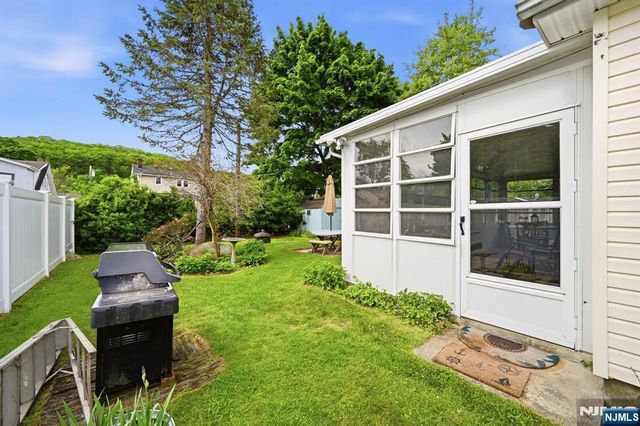 15 Orchard Street, Bloomingdale, NJ 07403