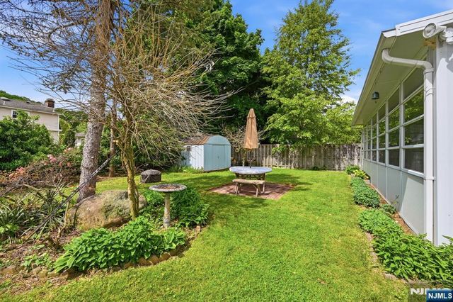 15 Orchard Street, Bloomingdale, NJ 07403